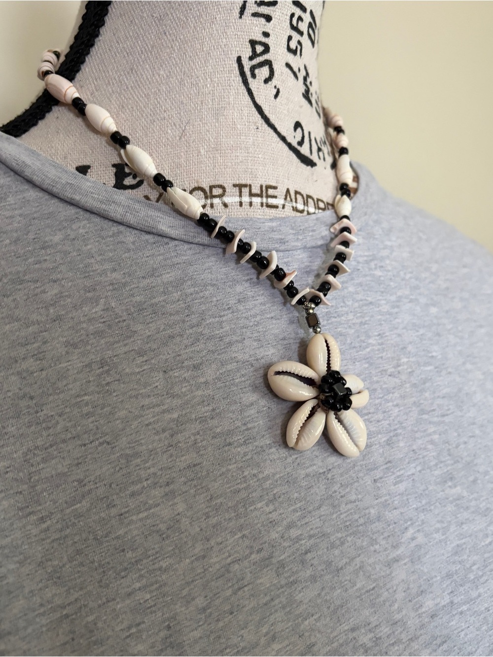 Y2K Flower Puka Shell Cowrie Shell Surfer Necklace 2000s Boho Beach - Picture 3 of 6